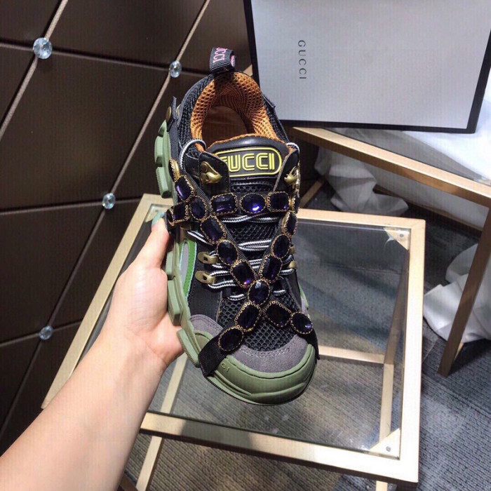 G*u*i* trainer sneaker104