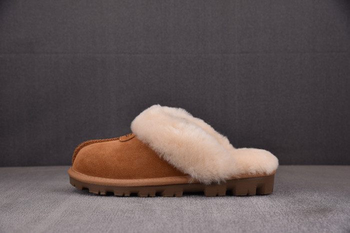 UGG SANDALS 6