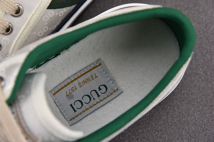 G*u*i* trainer sneaker95