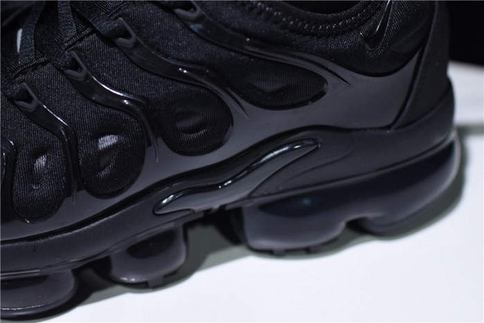 nike air vapormax plus triple black 924453-004