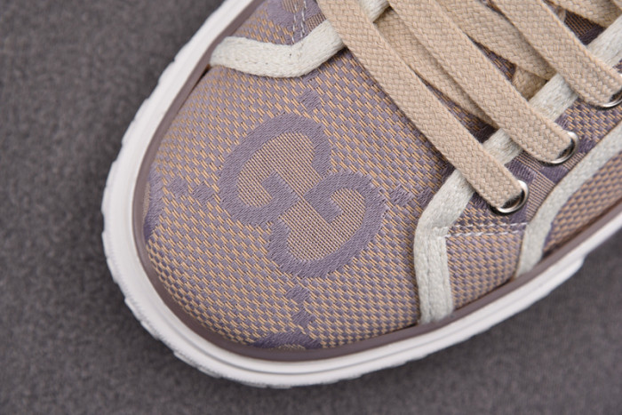 G*u*i* trainer sneaker99