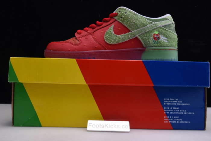 nike dunk low sb "strawberry cough" cw7093-601