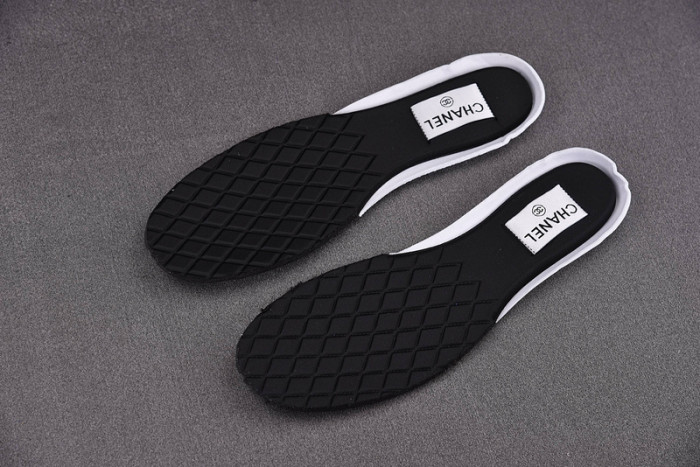 chane* snekaers c000017