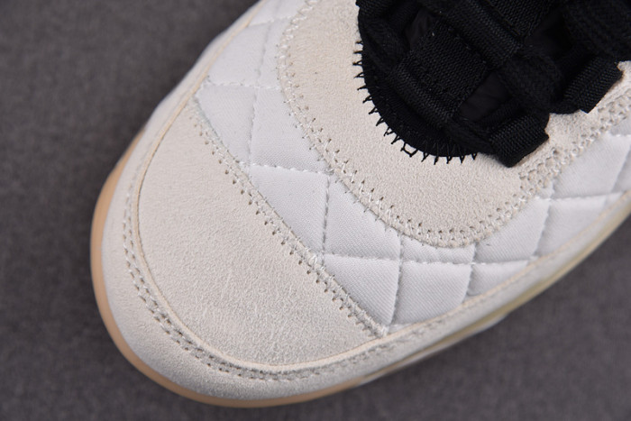 chane* snekaers c000017