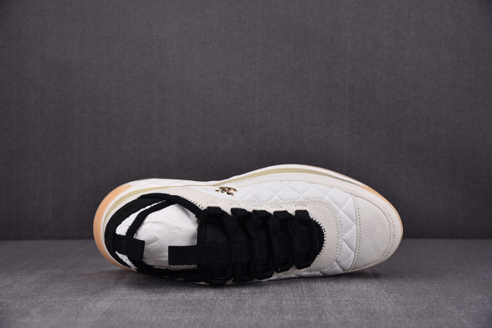 chane* snekaers c000017