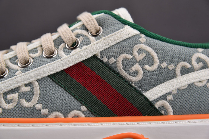 G*u*i* trainer sneaker92