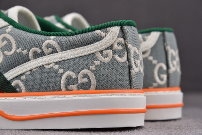 G*u*i* trainer sneaker92