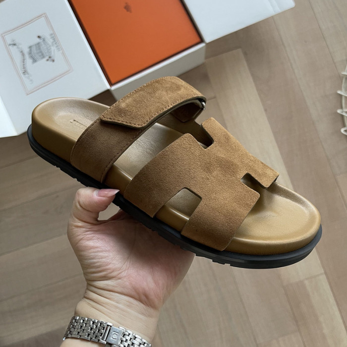 herme* sandal24