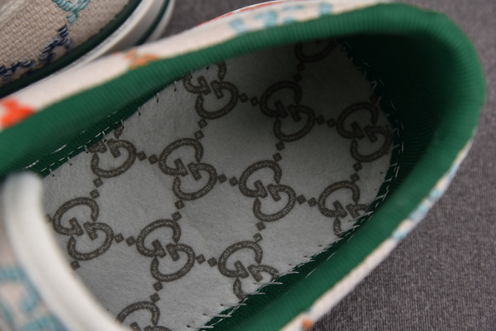 G*u*i* trainer sneaker98