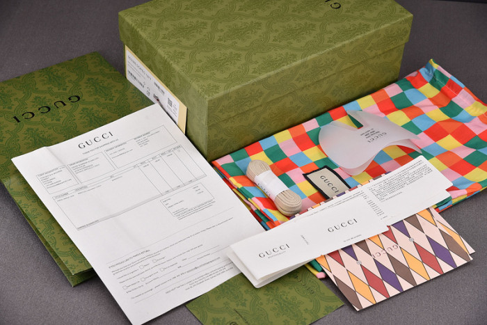 G*u*i* trainer sneaker98