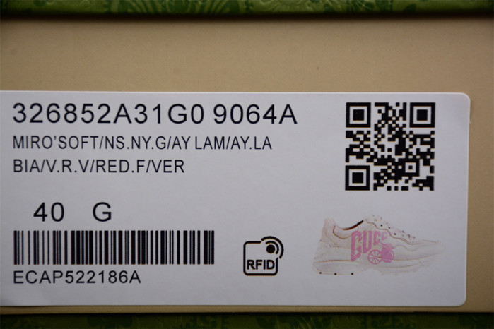 G*u*i* trainer sneaker90