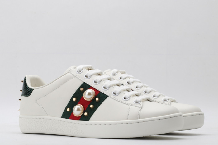 G*u*i* trainer sneaker54