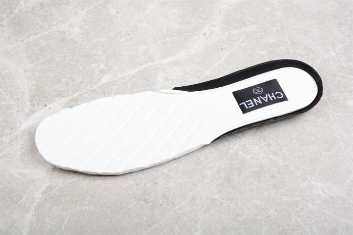 chane* snekaers c000013